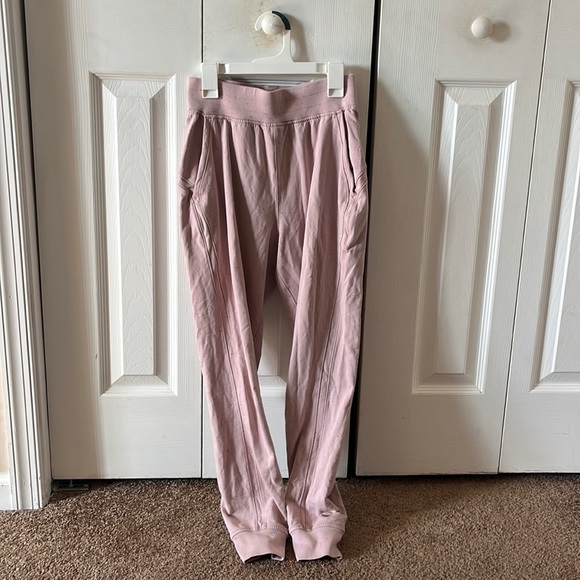 Barely worn Lululemon light pink joggers size 4 - Picture 1 of 4